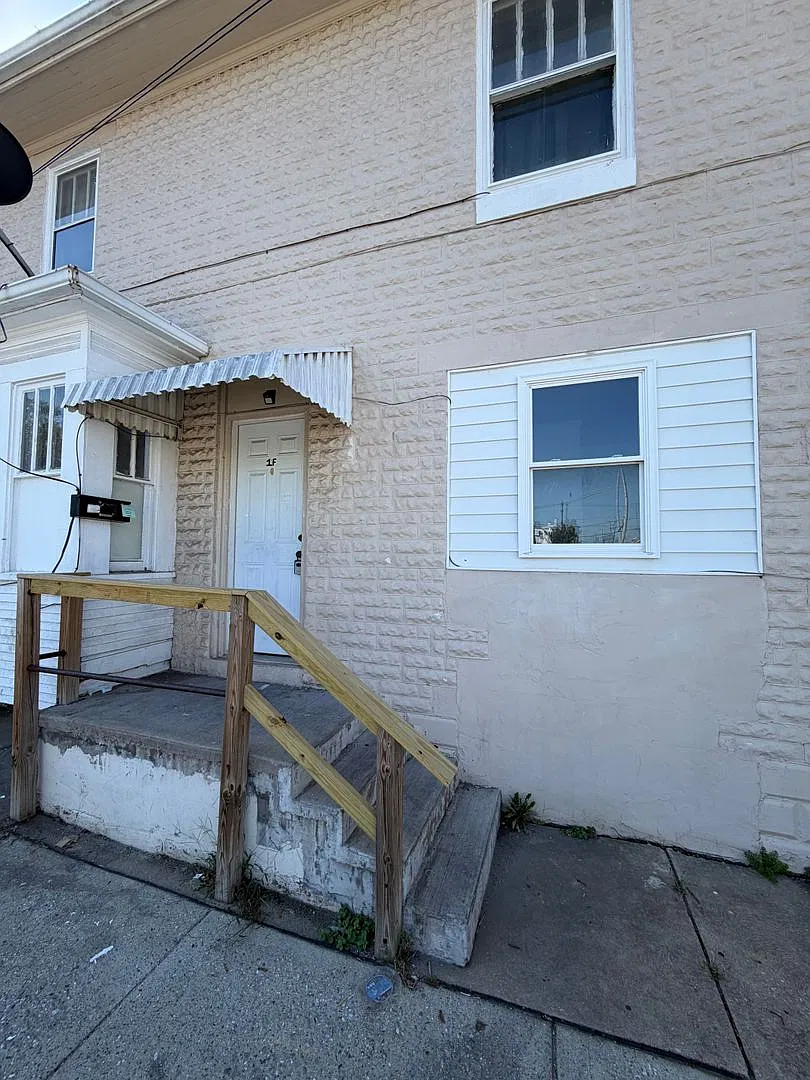 728 East Princess Street — Photo 3