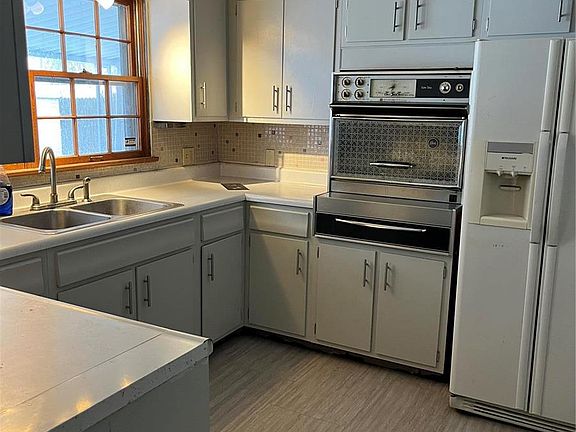 5th image of 2901 Pershing Blvd