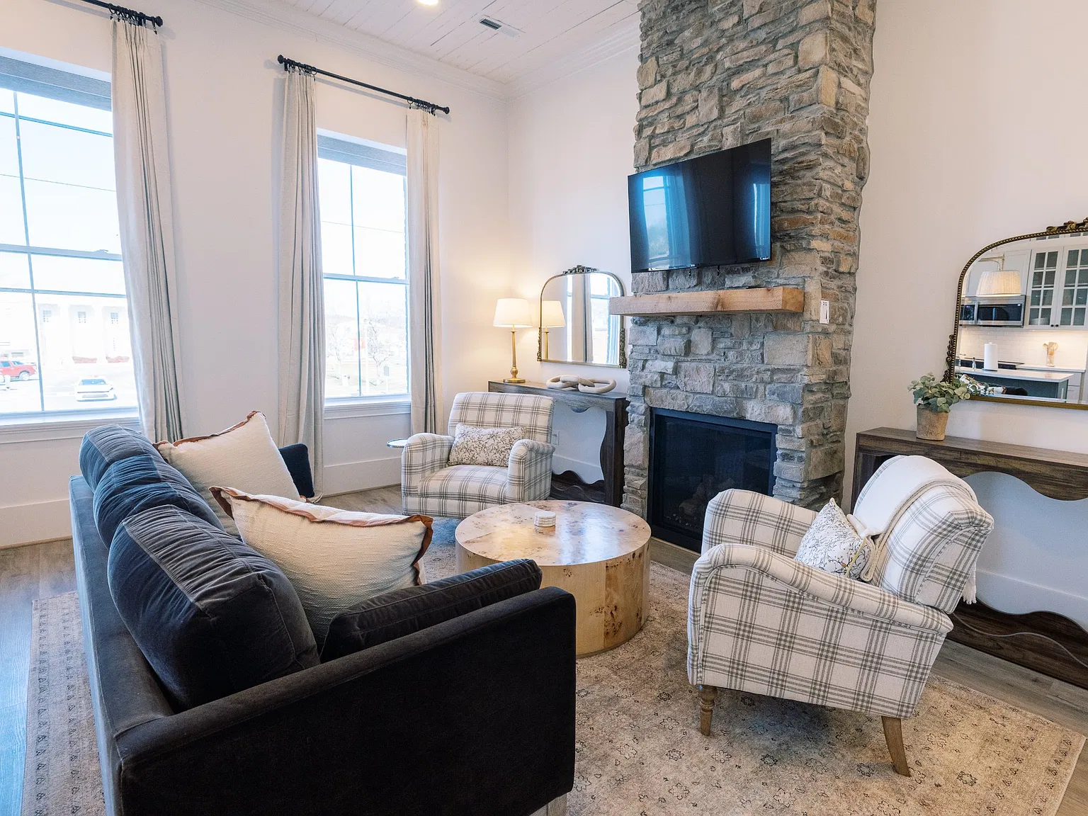 1 bed, 650 sqft, $2,250 — Photo 2