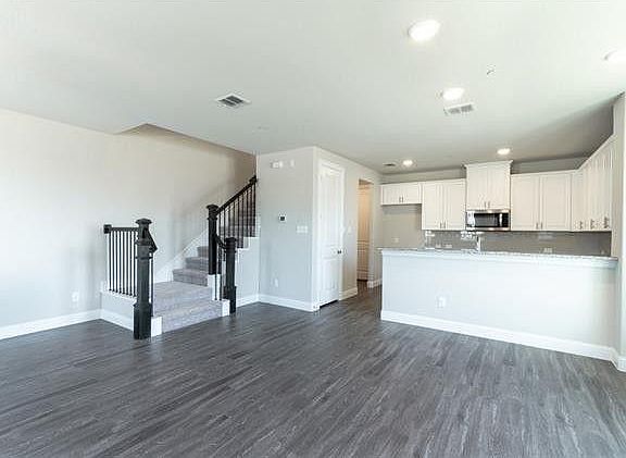 2nd image of 4641 Piedras Lanzar Dr
