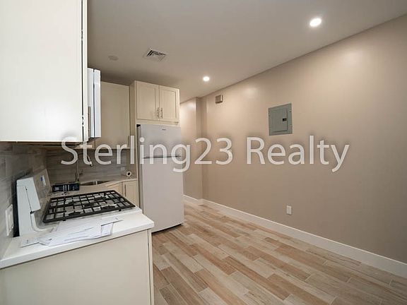 3rd image of 28-13 Astoria Blvd #2