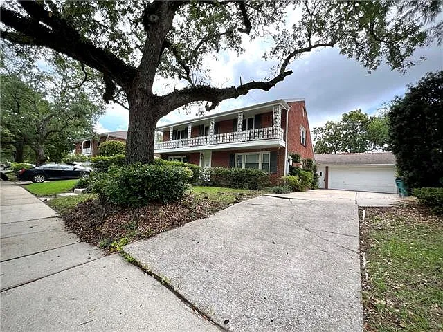 428 Topaz St — Photo 2