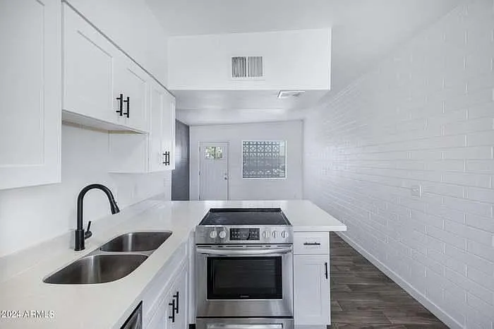 383 N Evergreen St — Photo 8