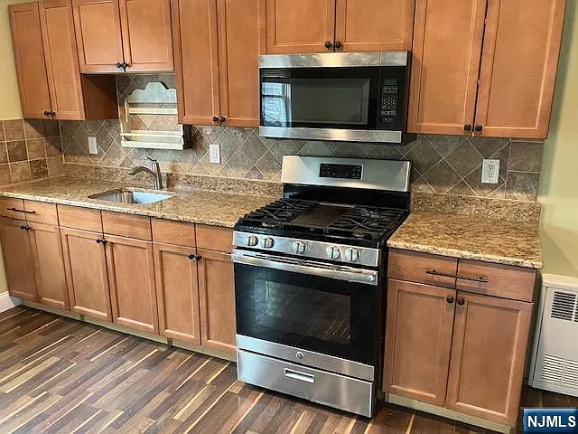 2 bed, 1.0 bath, $2,900 — Photo 2