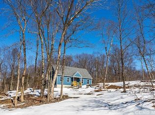 28 Maple Hill Rdg, Red Hook, NY 12571