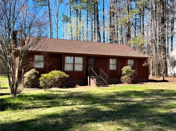 267 Virginia Lee Blvd, Blackstone, VA 23824