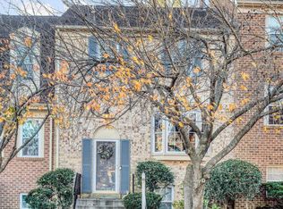 10149 Valentino Dr, Oakton, VA 22124