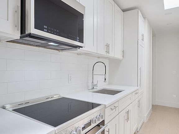 5th image of 233 E 60th St APT 5