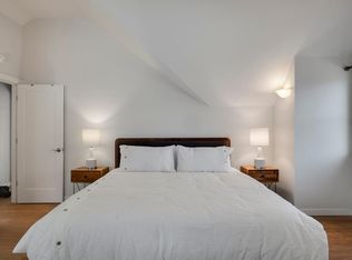 555 N 73rd St #A, Seattle, WA 98103