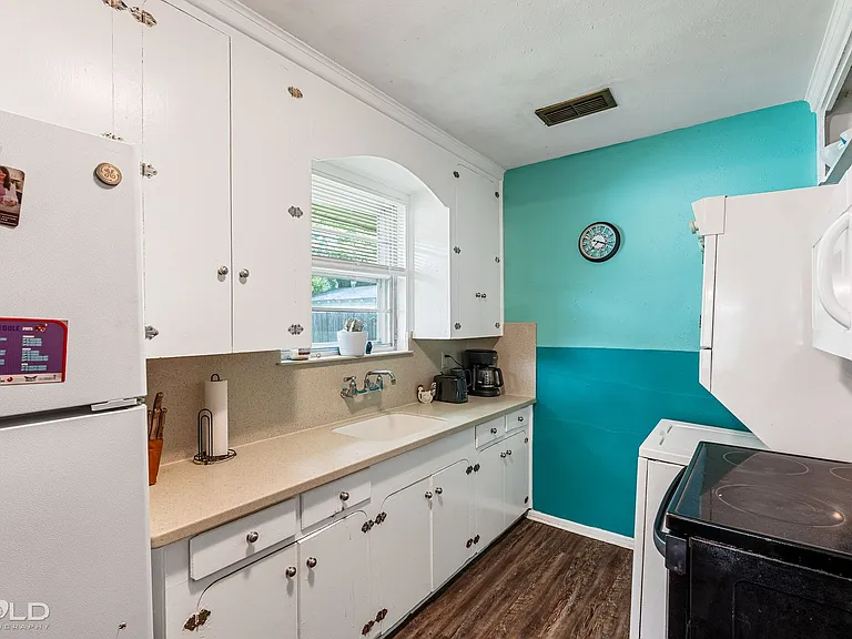 818 E Washington St — Photo 25