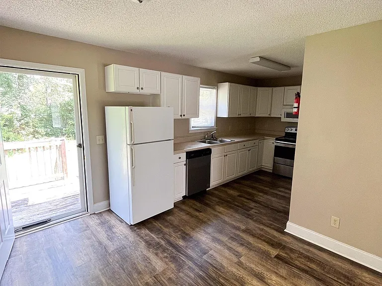 2446 Watson St #B — Photo 5