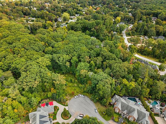 4th image of 3 Willoughby Ln