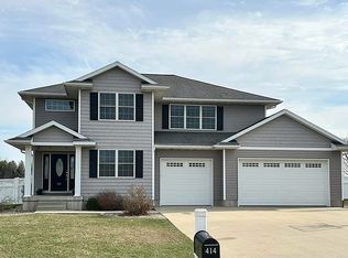 414 Limerick Dr, Jesup, IA 50648