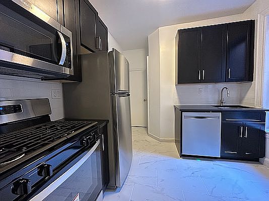 1st image of 209 W 13th St APT 18
