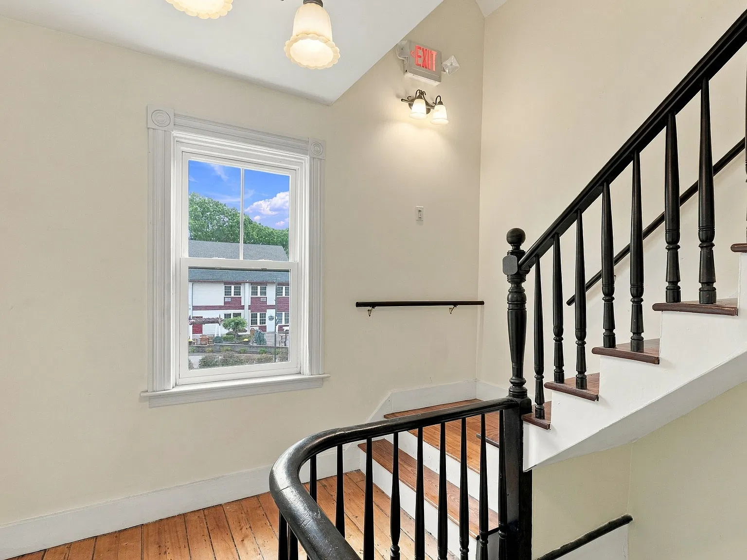 3 bed, 1215 sqft, $2,300 — Photo 4