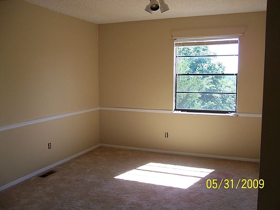 2nd image of 2423 Hiddencrest Ln