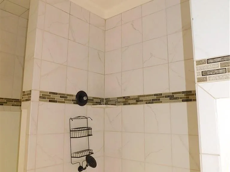 1129 Crystalwood Cir — Photo 10