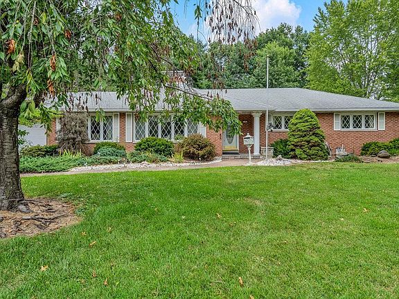 2nd image of 39 Oaklawn Dr