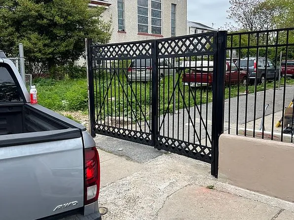 4347 Paul St, Philadelphia, PA 19124