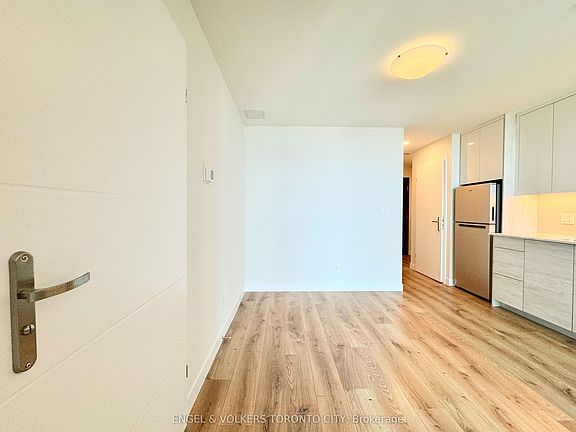 3rd image of 60 Frederick St #2605