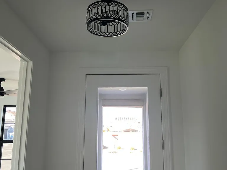 1063 E Zion Way — Photo 5