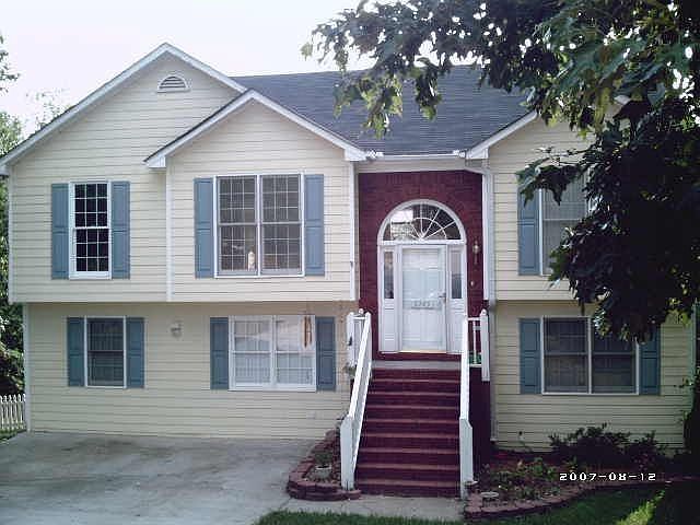 2nd image of 2745 Amberly Hills Trl