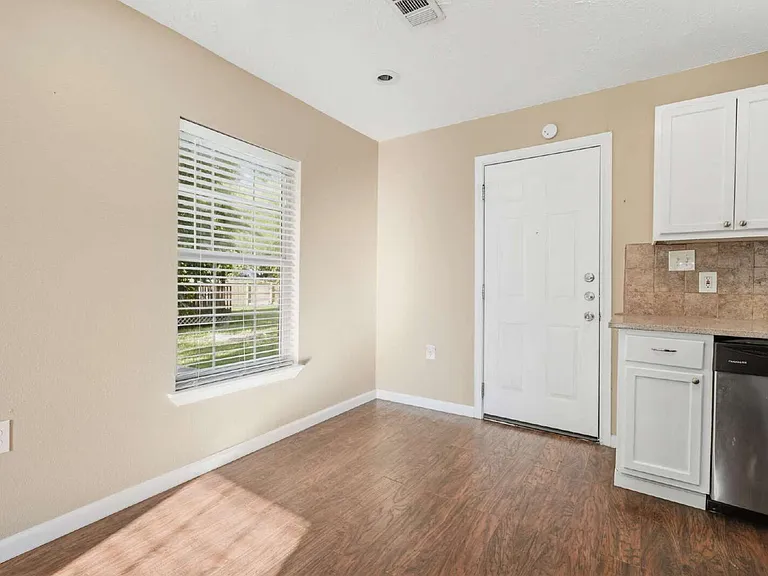 2102 N Galveston Ave — Photo 8