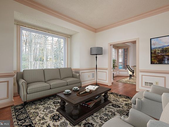4th image of 4736 Spruce Ave