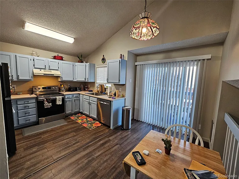 880 Crandall Dr — Photo 4