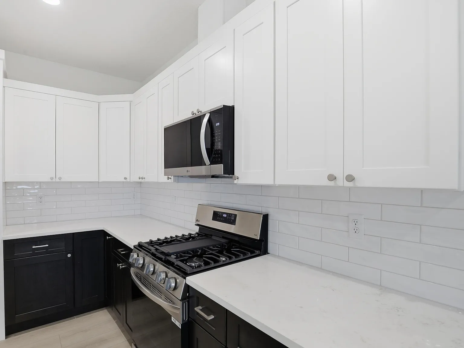 751 N Creative Way — Photo 2
