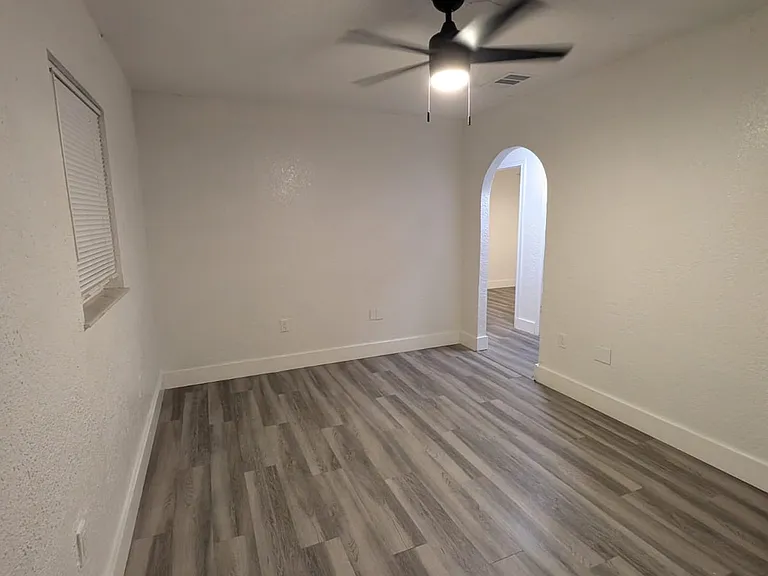 614 Pear St — Photo 17