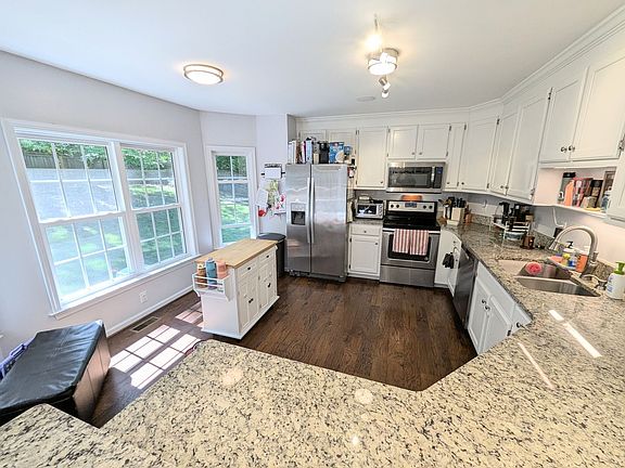 5th image of 4980 Westmoreland Dr