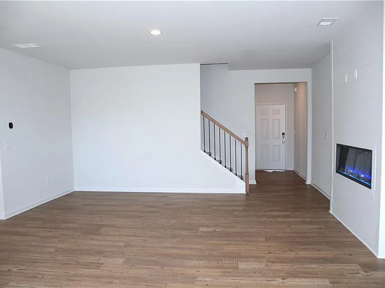 1121 Point Place Dr — Photo 8