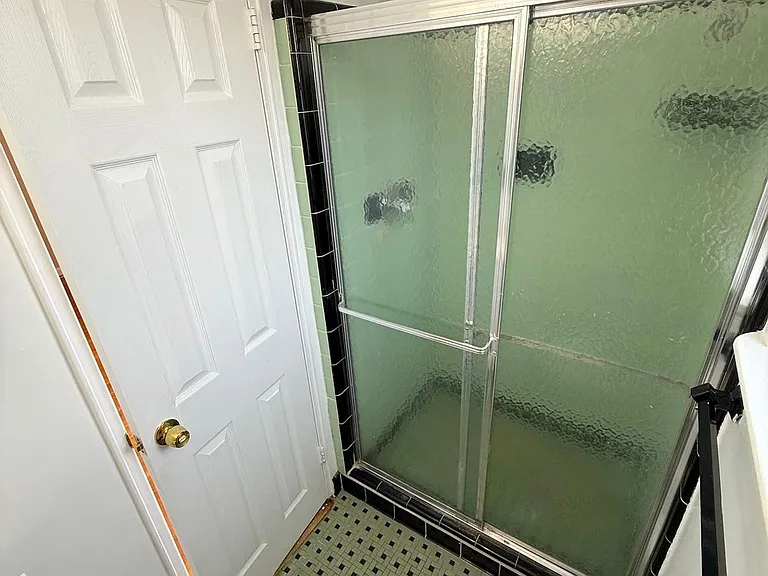 7104 Adelphi Rd — Photo 15