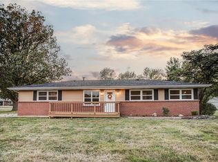 208 Lj Ave, Gillespie, IL 62033