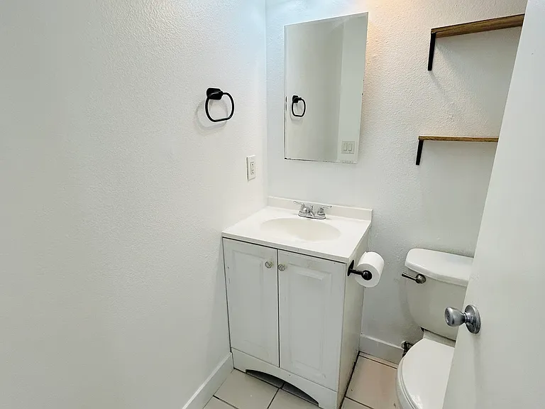 1721 Normandy Pl #C — Photo 9