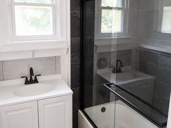5th image of 115 Oak St #2