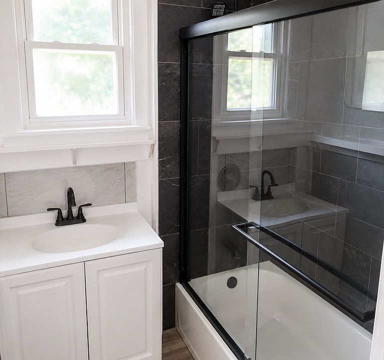 2nd image of 33 Barry St #1