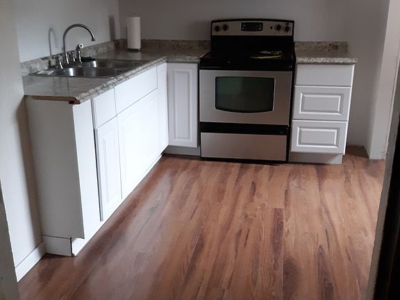 2nd image of 402 Carrie St