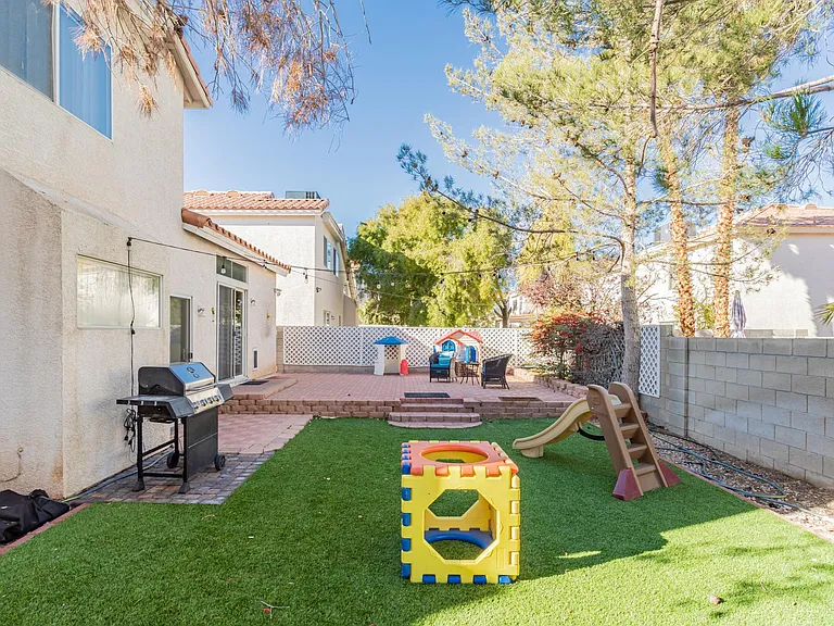 8708 Raindrop Canyon Ave — Photo 21