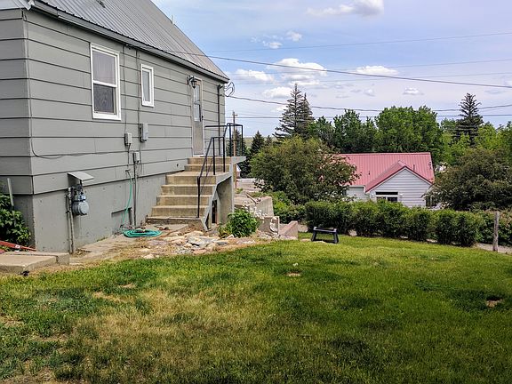 4th image of 920 1st St S
