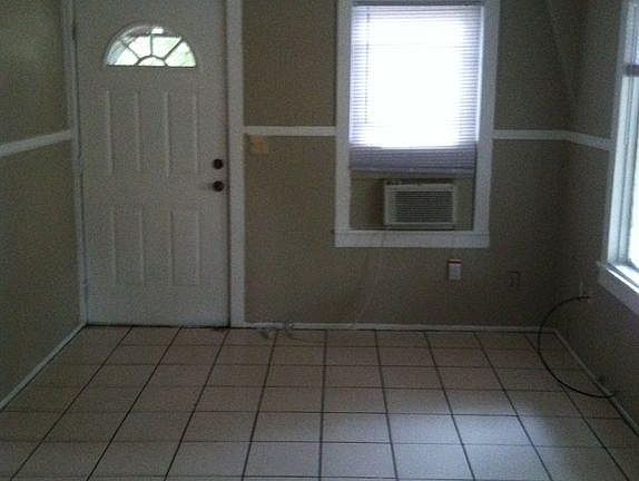2nd image of 7712 N Huntley Ave