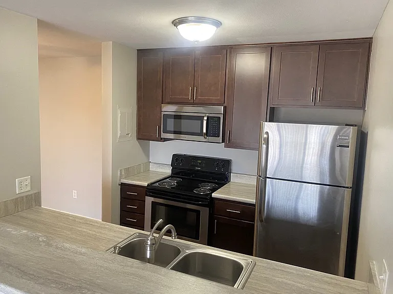 Lexington Hills Apartments — Photo 79