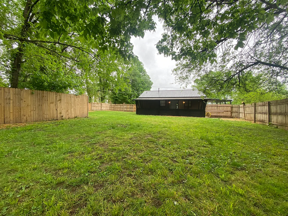Building Photo - 431 Blackburn Ave