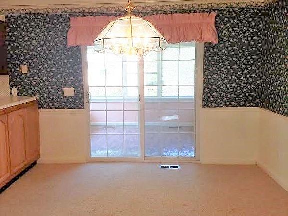 3rd image of 9405 Bennie Ln