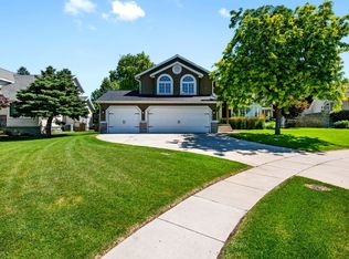 7909 S Twelve Pines Dr, Sandy, UT 84094
