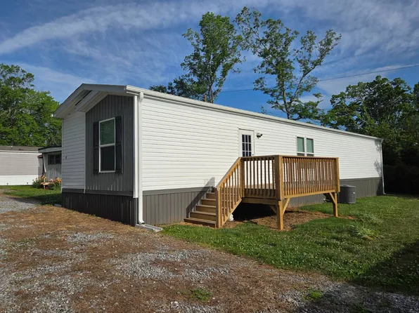 8 Lillys Ln, Hendersonville, NC 28791