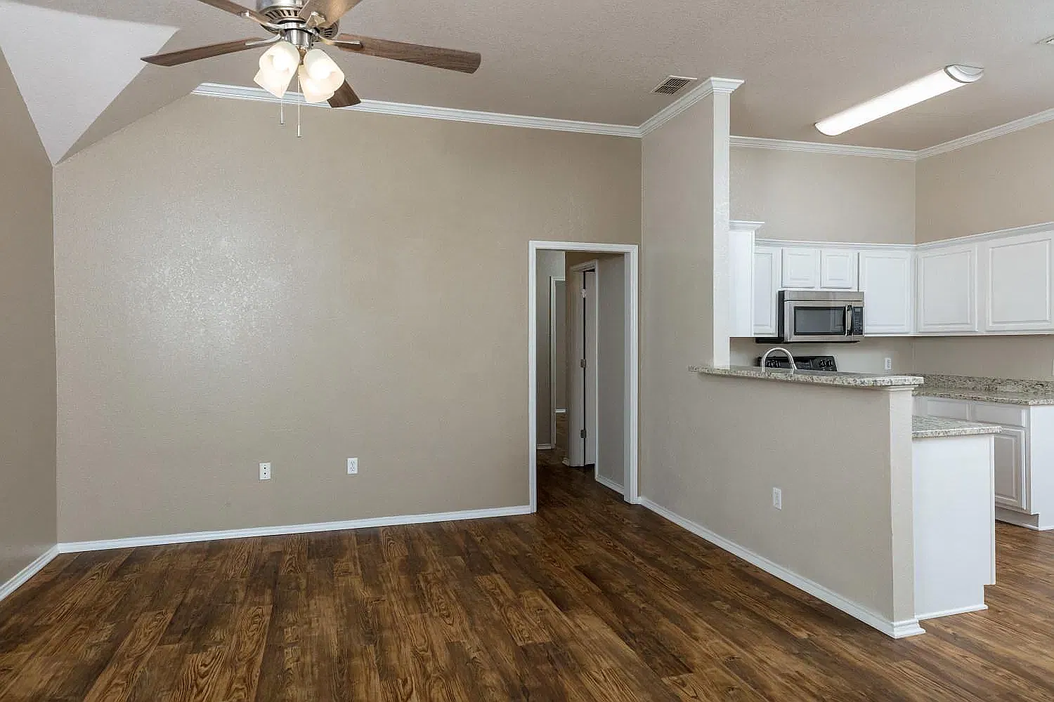 3 bed, 1195 sqft, $1,800 — Photo 4