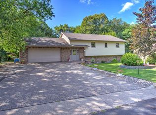 275 Sunset Ln, Ellsworth, WI 54011