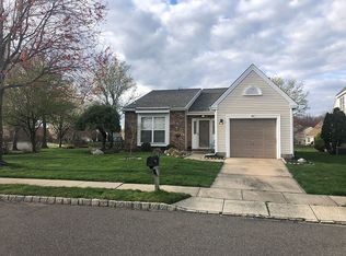 501 Hydrangea Dr, Mount Laurel, NJ 08054